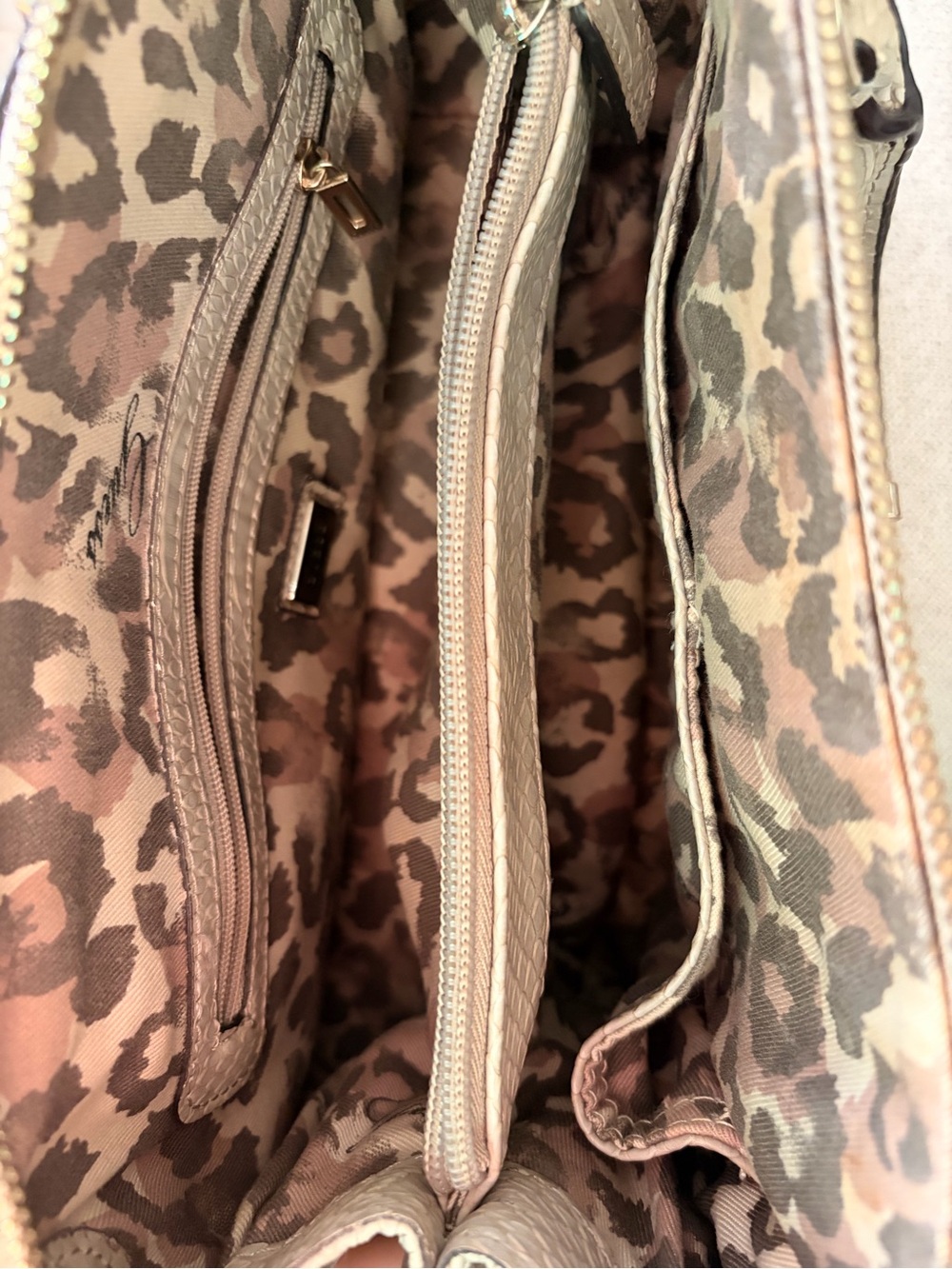 Guess Beige Textured Satchel with Gold Hardware - Picture 6 of 6